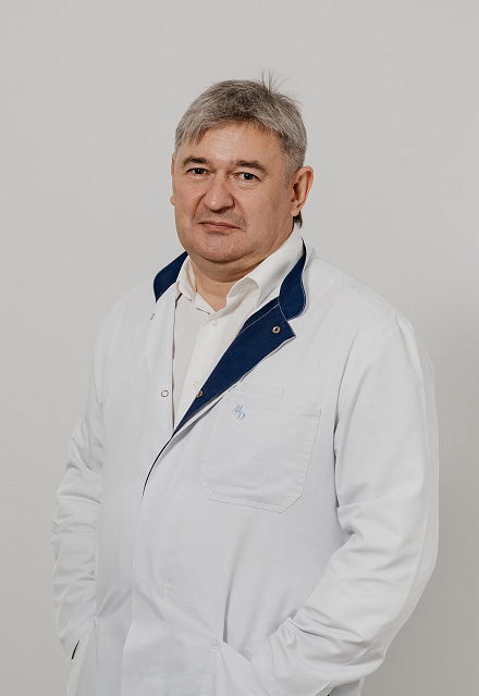 Яблоков Михаил Геннадьевич - кандидат медицинских наук, главный врач клиники